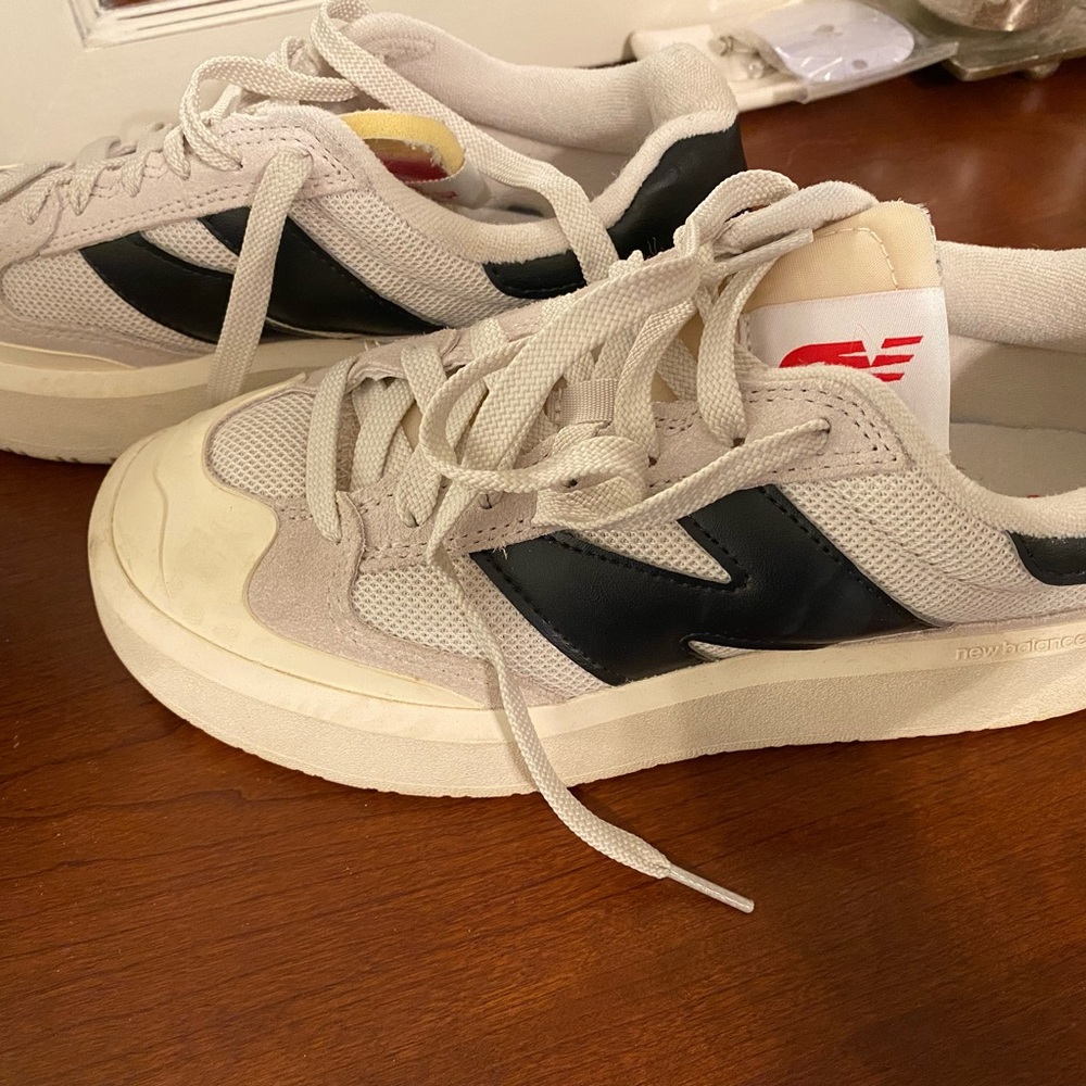 New Balance CT302 Moonbeam/Blk Men’s Sz 6 Women’s Sz 7.5 Only worn a few times